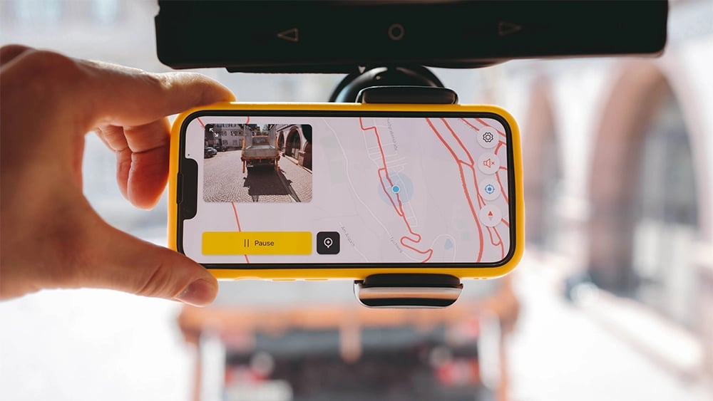 The vialytics app is actively used on an iPhone attached to a windshield.