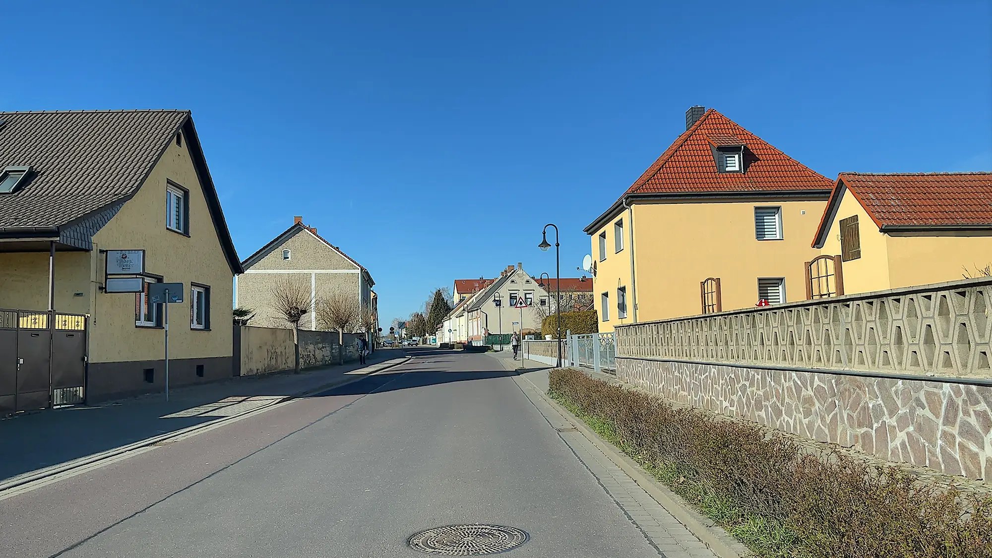 picture of a road in the city of barleben