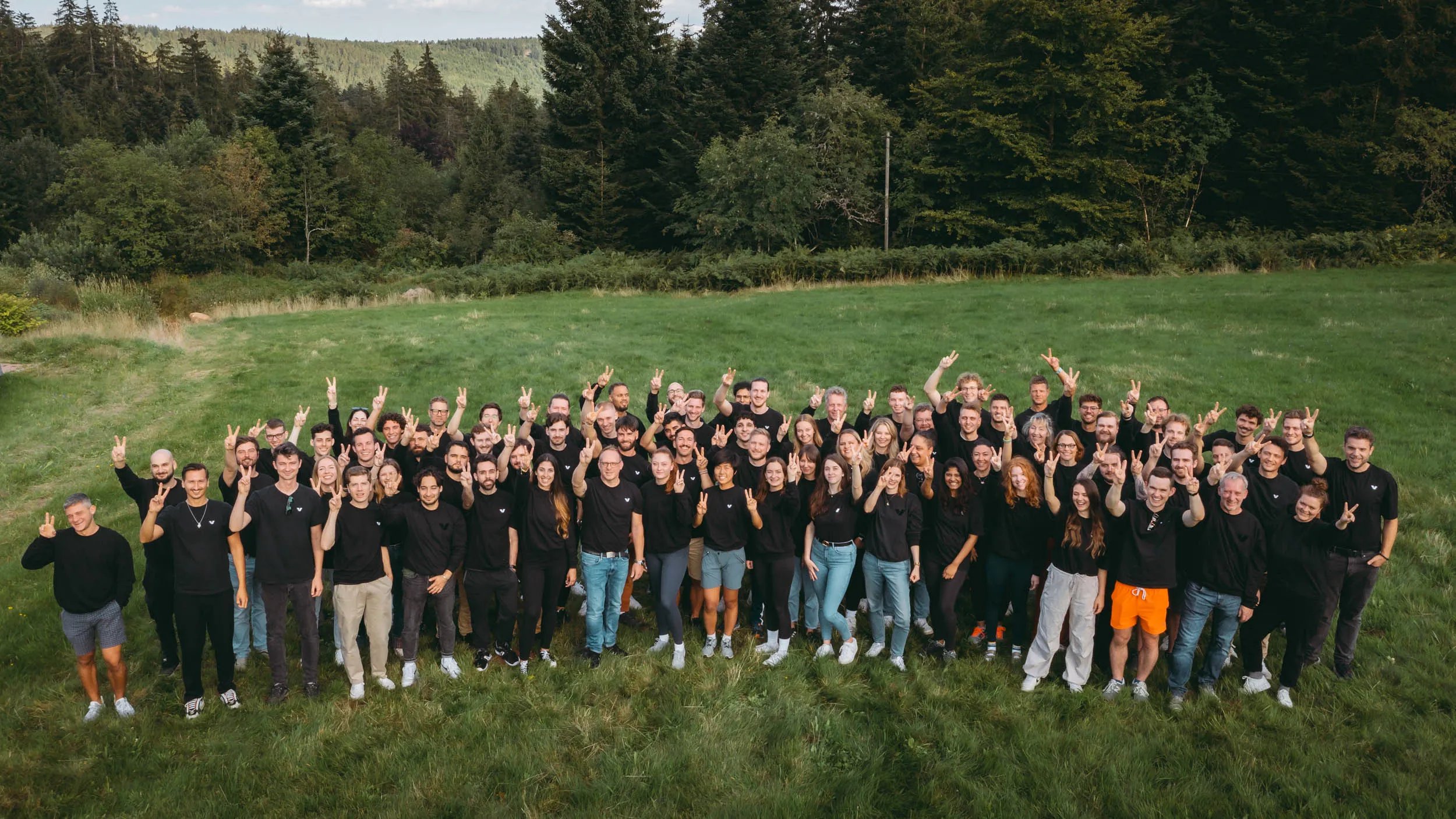 picture of the whole vialytics team from above